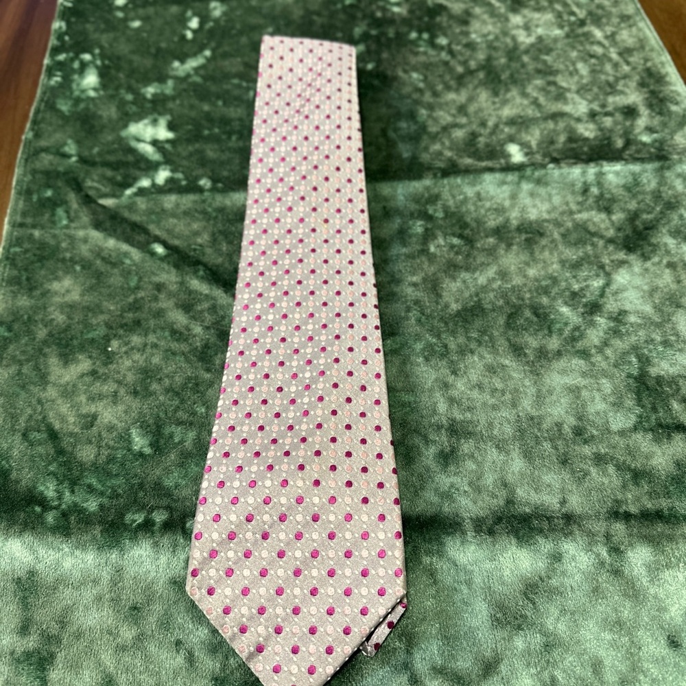 GEOFFREY BEENE 100% Silk Tie